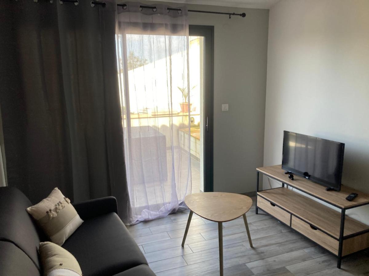 Studio Meuble Du Bourg Puymiclan Экстерьер фото