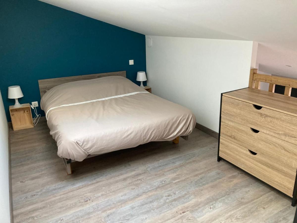 Studio Meuble Du Bourg Puymiclan Экстерьер фото